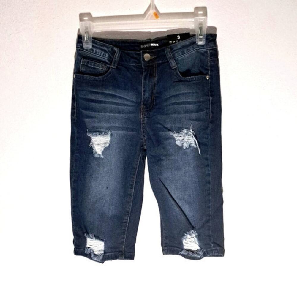 NWT Fashion Nova distressed blue jeans shorts size 3